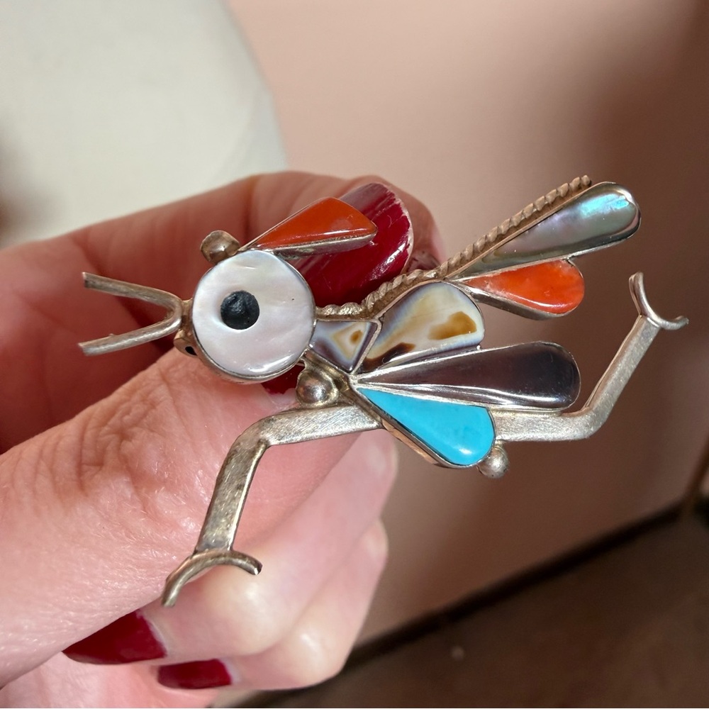Vintage Native American Zuni Signed Natural stone Roadrunner Brooch